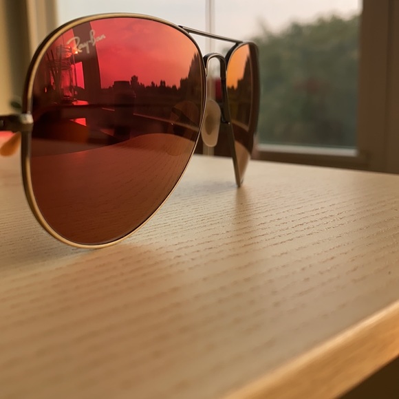 Ray-Ban Sunglasses - Picture 4 of 5